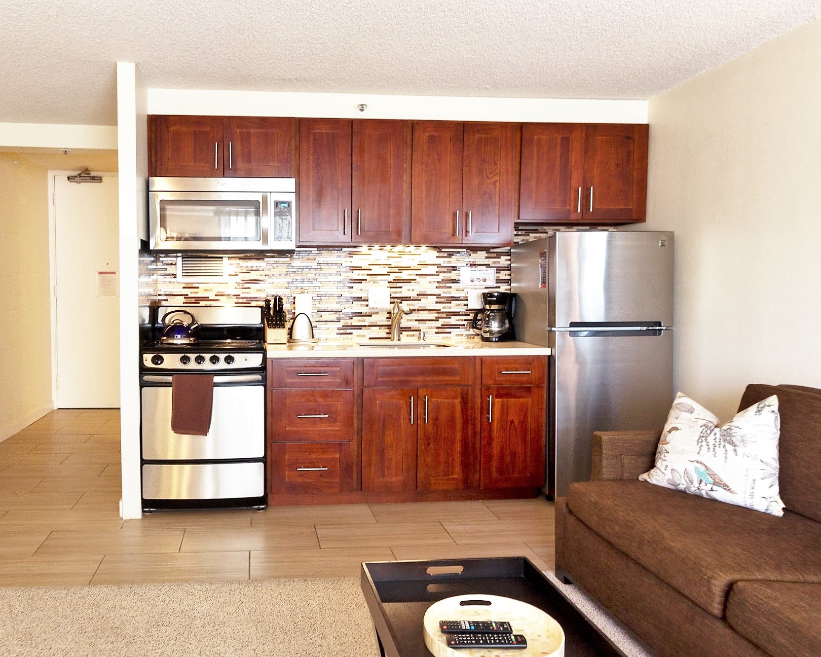 1907 kitchen cabinets closed